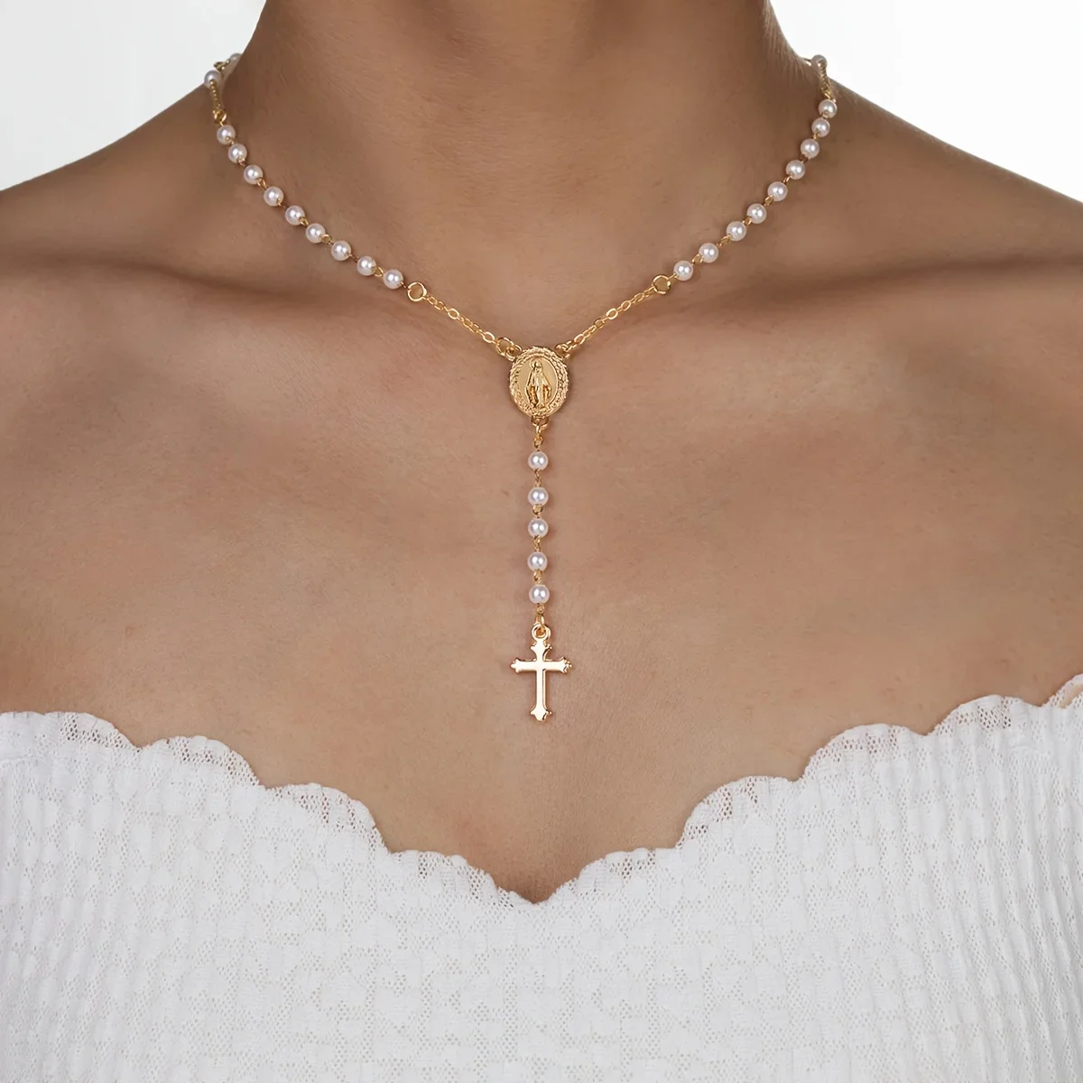 A Classic And Elegant Golden C - Jewelry Making Event avis et prix