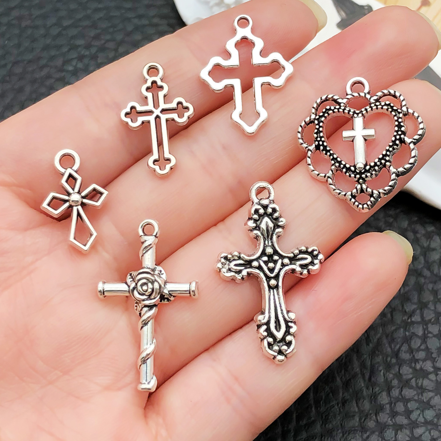 52pcs Assorted Cross Pendants  - Jewelry Making Online avis et prix