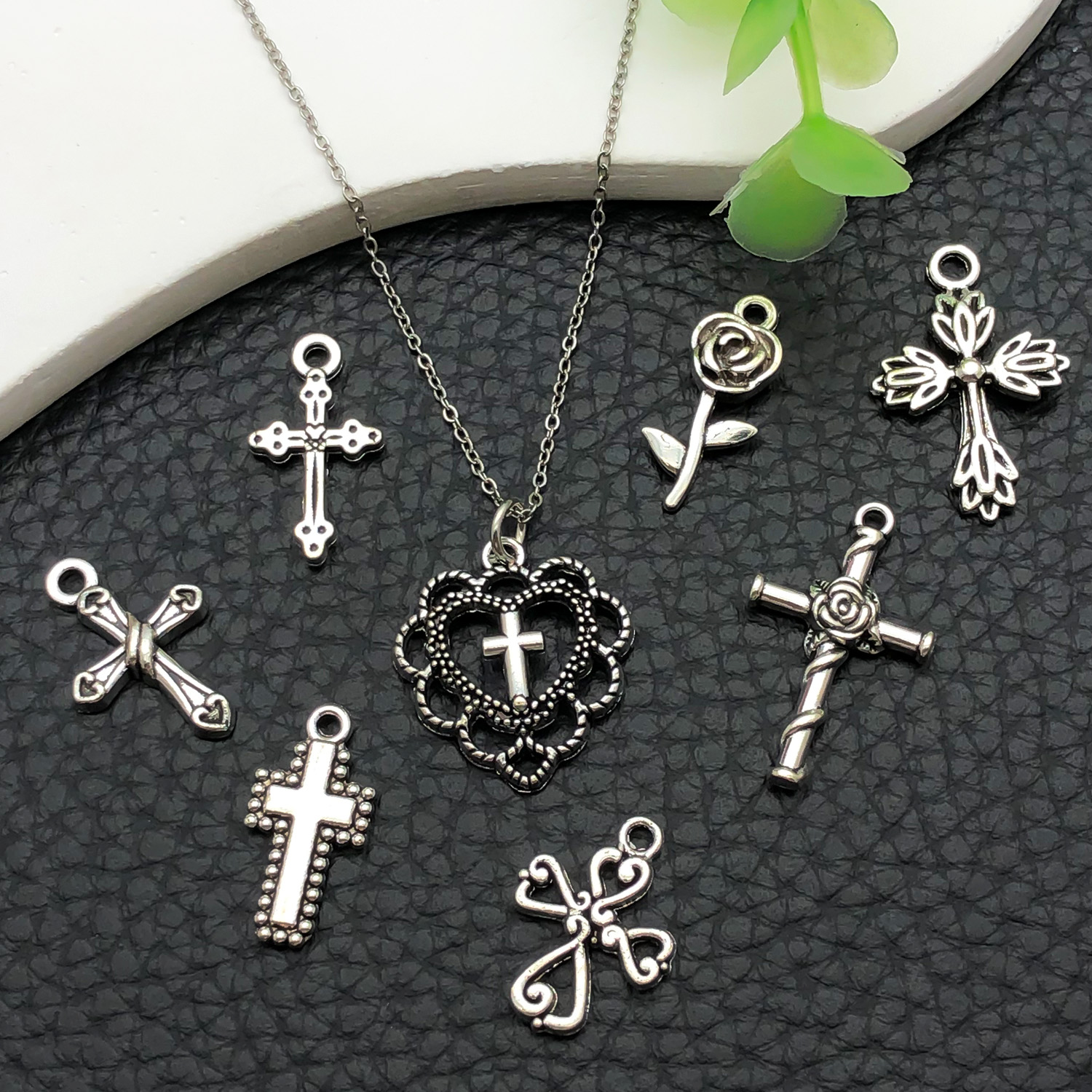 52pcs Assorted Cross Pendants  - Jewelry Making Online avis et prix